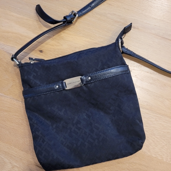 Tommy Hilfiger Black Crossbody Bag - Picture 2 of 4